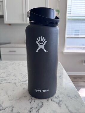 Hydro Flask Giant Water Bottle 32oz with Twist Lid